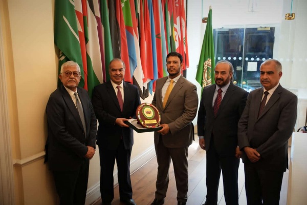 د العليمي يبحث في لندن مع السفراء العرب تطورات الأوضاع في اليمن وتعزيز التنسيق الدبلوماسي المشترك د العليمي يبحث في لندن مع السفراء العرب تطورات الأوضاع في اليمن وتعزيز التنسيق الدبلوماسي المشترك