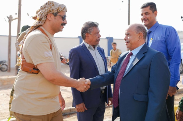 الخنبشي يفتتح مشاريع تطويرية ويعزز أسطول أمن ساحل حضرموت بمركبات جديدة