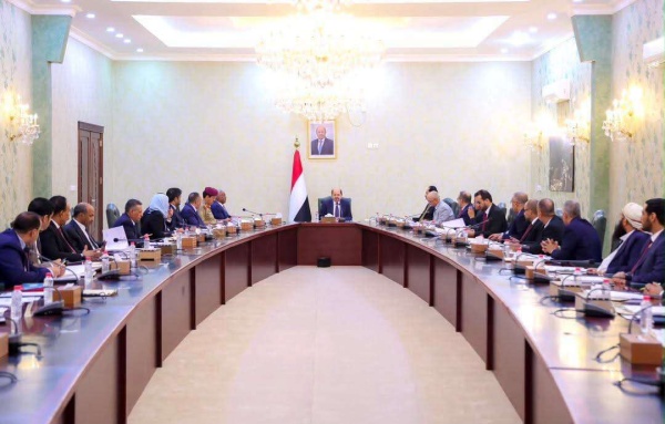 مجلس الوزراء يعقد اجتماعا استثنائيا ويعلن حالة الانعقاد الدائم لمواجهة التصعيد الحوثي وحماية السيادة الوطنية مجلس الوزراء يعقد اجتماعا استثنائيا ويعلن حالة الانعقاد الدائم لمواجهة التصعيد الحوثي وحماية السيادة الوطنية