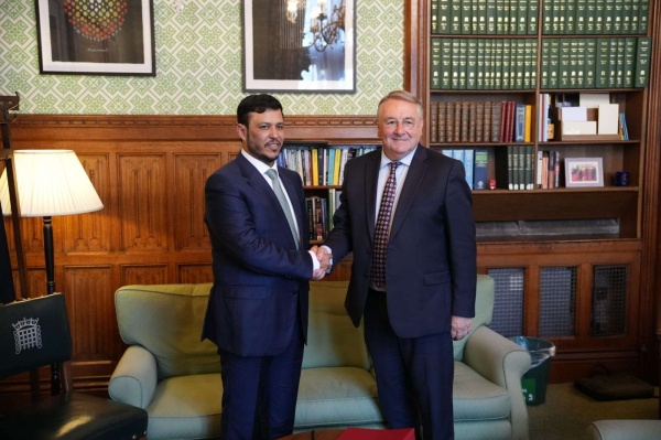 الدكتور عبدالله العليمي يبحث مع زعيم مجلس العموم البريطاني العلاقات الثنائية ومستجدات الأوضاع في اليمن الدكتور عبدالله العليمي يبحث مع زعيم مجلس العموم البريطاني العلاقات الثنائية ومستجدات الأوضاع في اليمن