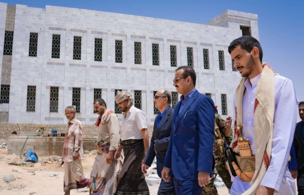 المحافظ بن الوزير يشيد بمستوى الإنجاز في مشروع مبنى كلية الطب بجامعة شبوة المحافظ بن الوزير يشيد بمستوى الإنجاز في مشروع مبنى كلية الطب بجامعة شبوة