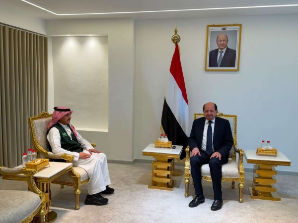 رئيس مجلس الوزراء اليمني يستقبل مدير مكتب البرنامج السعودي لتنمية وإعمار اليمن بعدن رئيس مجلس الوزراء اليمني يستقبل مدير مكتب البرنامج السعودي لتنمية وإعمار اليمن بعدن