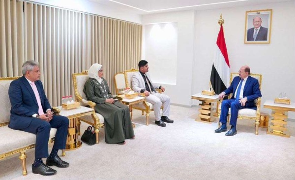 رئيس الوزراء وزير الخارجية الشراكة مع القطاع الخاص احد المرتكزات الرئيسية لبرنامج الحكومة وضمن أولوياتها رئيس الوزراء وزير الخارجية الشراكة مع القطاع الخاص احد المرتكزات الرئيسية لبرنامج الحكومة وضمن أولوياتها
