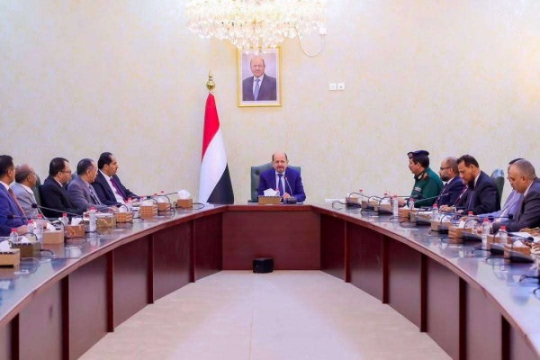 رئيس الوزراء يترأس في عدن اجتماعا حكوميا لمراجعة مستجدات الأوضاع وخطط الاستجابة للتعامل مع التطورات رئيس الوزراء يترأس في عدن اجتماعا حكوميا لمراجعة مستجدات الأوضاع وخطط الاستجابة للتعامل مع التطورات