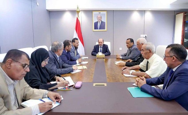 رئيس الوزراء عدن في صدارة أولويات الحكومة ونعمل على تحسين الخدمات الأساسية ومعالجة الاختلالات المتراكمة