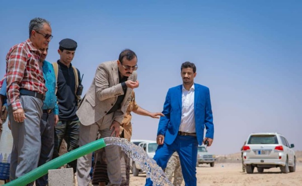 المحافظ بن الوزير يفتتح مشروع مياه نعضة ويؤكد مواصلة التوسع في مشاريع الأمن المائي والتنمية الخدمية المحافظ بن الوزير يفتتح مشروع مياه نعضة ويؤكد مواصلة التوسع في مشاريع الأمن المائي والتنمية الخدمية