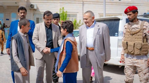 محافظ شبوة يشيد بالدعم السعودي السخي لتشغيل مستشفى شبوة العام وتقديم خدمات طبية مجانية للمواطنين محافظ شبوة يشيد بالدعم السعودي السخي لتشغيل مستشفى شبوة العام وتقديم خدمات طبية مجانية للمواطنين