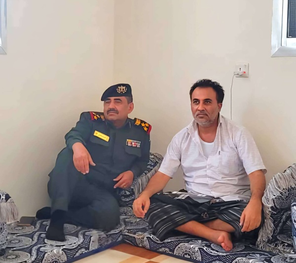 عاجل إثر تحركات أمنية ووساطة قبلية مدير عام شرطة شبوة يتسلم المواطن المختطف أحمد الدريبي