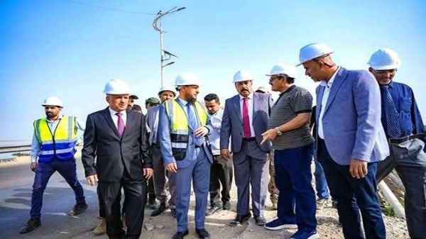 وزير الأشغال ومحافظ عدن يدشنان ترميم جسر البريقة القديم وزير الأشغال ومحافظ عدن يدشنان ترميم جسر البريقة القديم