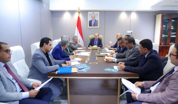 مجلس إدارة الصندوق الاجتماعي للتنمية يعقد اجتماع في عدن برئاسة رئيس الوزراء ويؤكد استدامة الشراكة مع المانحين مجلس إدارة الصندوق الاجتماعي للتنمية يعقد اجتماع في عدن برئاسة رئيس الوزراء ويؤكد استدامة الشراكة مع المانحين