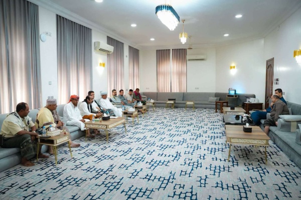 عضو مجلس القيادة الخنبشي يدعو المكونات المجتمعية للاصطفاف خلف مؤسسات الدولة وتوحيد الجهود لمواجهة التحديات الراهنة عضو مجلس القيادة الخنبشي يدعو المكونات المجتمعية للاصطفاف خلف مؤسسات الدولة وتوحيد الجهود لمواجهة التحديات الراهنة
