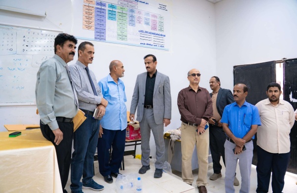 المحافظ وباسردة يدش نان امتحانات القبول بكليتي الإدارة والحاسوب بجامعة شبوة المحافظ وباسردة يدش نان امتحانات القبول بكليتي الإدارة والحاسوب بجامعة شبوة
