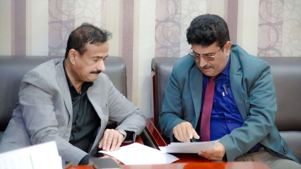 محافظ شبوة يوجه بحزمة معالجات خدمية لمديرية الروضة ويشدد على سرعة إنجاز كهرباء سلمون محافظ شبوة يوجه بحزمة معالجات خدمية لمديرية الروضة ويشدد على سرعة إنجاز كهرباء سلمون