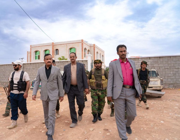 محافظ شبوة يشيد بالأعمال المنحققة في مشروعات إعادة تأهيل مبنى الإدارة المحلية والمرافق التابعة لها محافظ شبوة يشيد بالأعمال المنحققة في مشروعات إعادة تأهيل مبنى الإدارة المحلية والمرافق التابعة لها