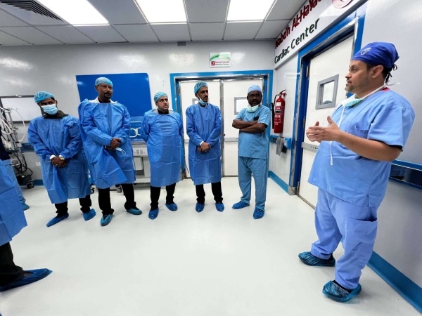 وكيل حضرموت الجيلاني يدشن مخيم جراحة قلب الكبار بالمكلا