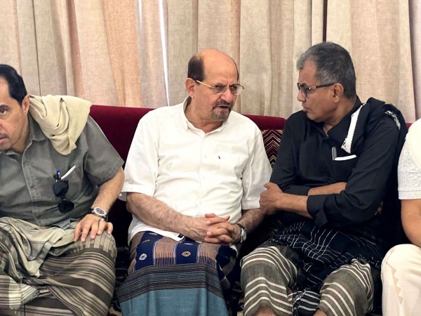 دولة رئيس الوزراء ومسؤولون يتقدمون المعز ين في وفاة والدة عدنان القلعة دولة رئيس الوزراء ومسؤولون يتقدمون المعز ين في وفاة والدة عدنان القلعة