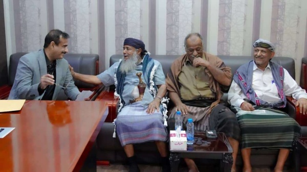 محافظ شبوة يناقش اوضاع مركز هدى واحتياجاته من الخدمات العامة محافظ شبوة يناقش اوضاع مركز هدى واحتياجاته من الخدمات العامة