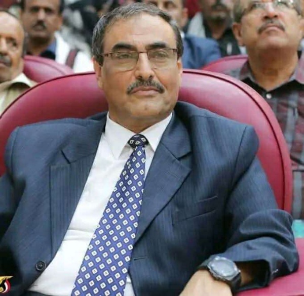قائد قوات دفاع شبوة العميد فوزي السعدي يعزي الأمين العام للمجلس المحلي بالمحافظة في وفاة نجله قائد قوات دفاع شبوة العميد فوزي السعدي يعزي الأمين العام للمجلس المحلي بالمحافظة في وفاة نجله