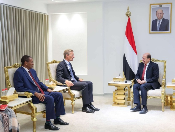 رئيس الوزراء يستقبل في عدن المدير التنفيذي بالإنابة لبرنامج الأغذية العالمي رئيس الوزراء يستقبل في عدن المدير التنفيذي بالإنابة لبرنامج الأغذية العالمي