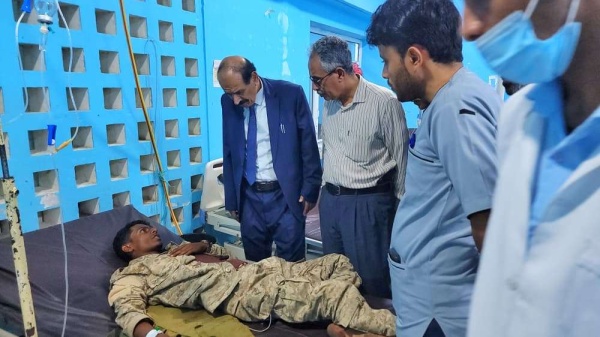 الوكيل الدغاري يتفقد جرحى درع الوطن ويتوعد بملاحقة الجناة الوكيل الدغاري يتفقد جرحى درع الوطن ويتوعد بملاحقة الجناة