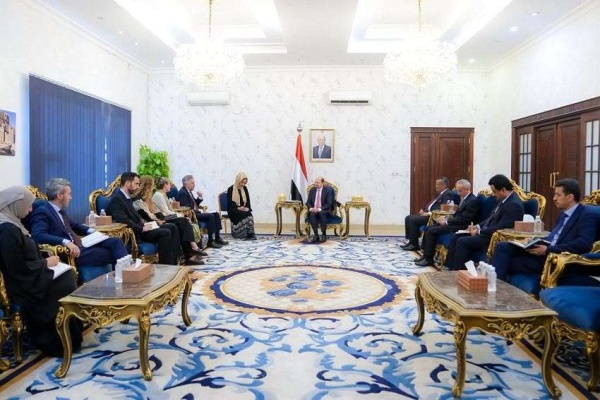 رئيس الوزراء يستقبل في عدن سفيري الاتحاد الأوروبي وهولندا