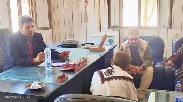 المهندس أحمد الفقير يتسلم رسميا إدارة فرع مؤسسة الطرق بشبوة ويستعرض خطة العمل وتأهيل المعدات المهندس أحمد الفقير يتسلم رسميا إدارة فرع مؤسسة الطرق بشبوة ويستعرض خطة العمل وتأهيل المعدات