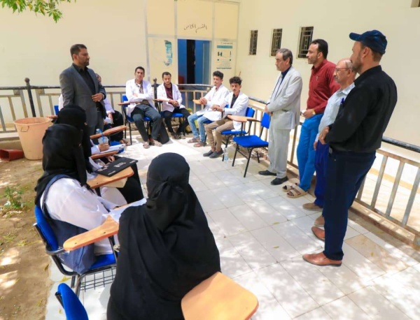 هشلة يطلع على برامج التطبيق العملي لطلاب كلية الطب في مستشفى شبوة هشلة يطلع على برامج التطبيق العملي لطلاب كلية الطب في مستشفى شبوة