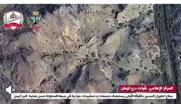 ضمن عملية فجر اليمن طيران درع الوطن يستهدف تجمعات للحوثيين بجبهة المحاولة