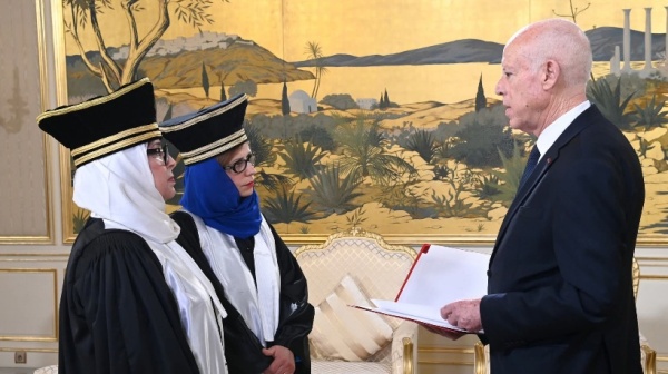 العضوتان فضيلة القرقوري وإيناس زنينة تؤديان اليمين بصفتهما عضوتين بالمجلس المؤق ت للقضاء المالي العضوتان فضيلة القرقوري وإيناس زنينة تؤديان اليمين بصفتهما عضوتين بالمجلس المؤق ت للقضاء المالي