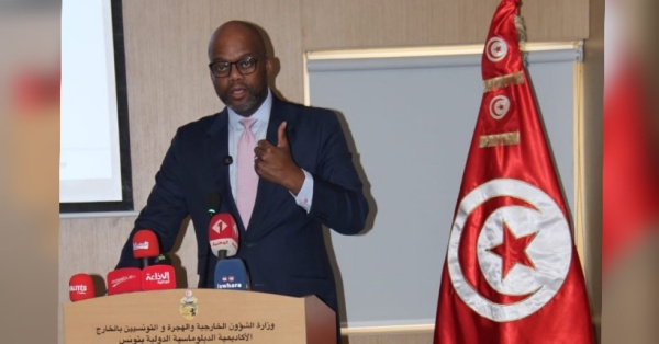 كشف حصيلة زيارته لتونس أمين عام زليكاف يجب رفع التحديات الراهنة لتعزيز التكامل الإفريقي كشف حصيلة زيارته لتونس أمين عام زليكاف يجب رفع التحديات الراهنة لتعزيز التكامل الإفريقي