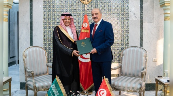 وزيرالشؤون الخارجية يتسلم نسخة من أوراق اعتماد السفير السعودي الجديد وزيرالشؤون الخارجية يتسلم نسخة من أوراق اعتماد السفير السعودي الجديد