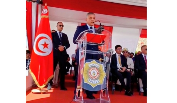 القيروان وزير الداخلية يشرف على تخرج الدورة 46 لحفاظ الأمن القيروان وزير الداخلية يشرف على تخرج الدورة 46 لحفاظ الأمن