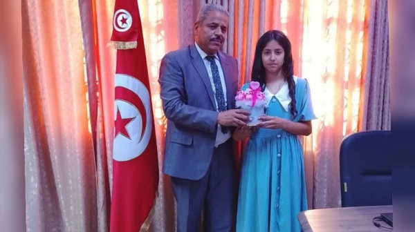 القيروان تكريم المتحصلة على المرتبة الأولى وطنيا في السيزيام القيروان تكريم المتحصلة على المرتبة الأولى وطنيا في السيزيام