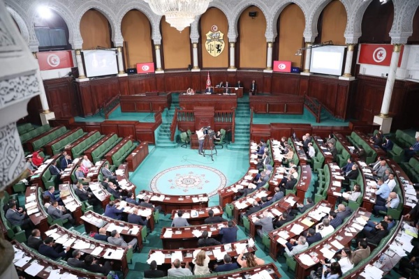 حصيلة الدورة الرابعة للبرلمان المصادقة على 26 مشروع قانون والحكومة تتفاعل ايجابيا مع الاسئلة الكتابية حصيلة الدورة الرابعة للبرلمان المصادقة على 26 مشروع قانون والحكومة تتفاعل ايجابيا مع الاسئلة الكتابية
