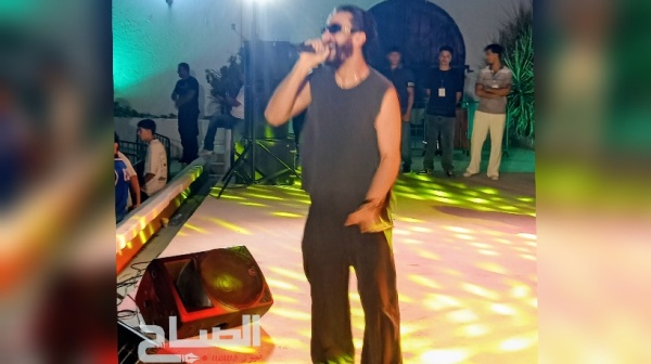 القيروان جمهور شبابي غفير يملأ مسرح الهواء الطلق في سهرة stou القيروان جمهور شبابي غفير يملأ مسرح الهواء الطلق في سهرة stou
