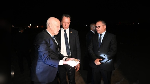 رئيس الجمهورية قابس ضحية للتلو ث البيئي والسياسي وما قام به أهالينا بقابس سيس جله التاريخ بأحرف من ذهب رئيس الجمهورية قابس ضحية للتلو ث البيئي والسياسي وما قام به أهالينا بقابس سيس جله التاريخ بأحرف من ذهب
