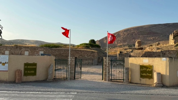 بولا ريجيا أكثر من 60 أكاديميا وباحثا يوجهون نداء إلى وكالة إحياء التراث موقع بحجم التاريخ يستحق مزيدا من العناية بولا ريجيا أكثر من 60 أكاديميا وباحثا يوجهون نداء إلى وكالة إحياء التراث موقع بحجم التاريخ يستحق مزيدا من العناية