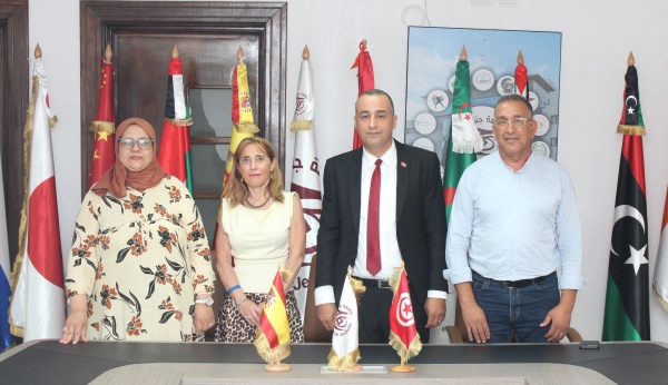 جامعة جندوبة تبحث مع جامعة إشبيلية الإسبانية آفاق التعاون الأكاديمي والدولي جامعة جندوبة تبحث مع جامعة إشبيلية الإسبانية آفاق التعاون الأكاديمي والدولي