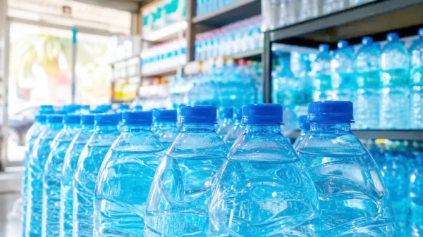مدنين ضبط محل تجاري بصدد بيع مياه أمطار معبأة في قوارير بلاستيكية مدنين ضبط محل تجاري بصدد بيع مياه أمطار معبأة في قوارير بلاستيكية