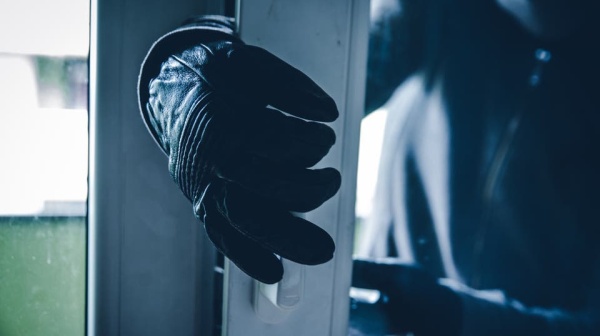منزل تميم تفكيك شبكة مختصة في السرقات منزل تميم تفكيك شبكة مختصة في السرقات