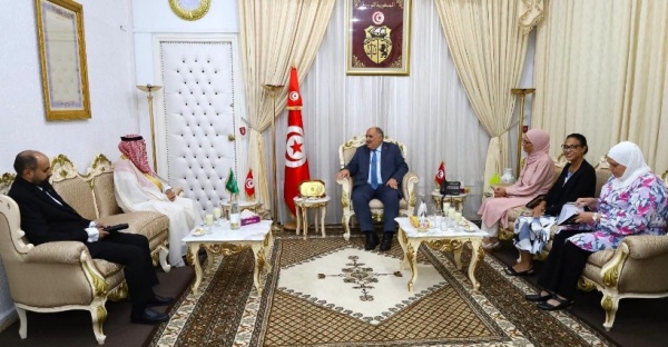 مزيد التنسيق بخصوص تنظيم الحج والعمرة أبرز محاور لقاء وزير الشؤون الد ينية بسفير السعودي ة في تونس مزيد التنسيق بخصوص تنظيم الحج والعمرة أبرز محاور لقاء وزير الشؤون الد ينية بسفير السعودي ة في تونس