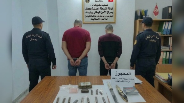 جمال الإطاحة بمرو جين للمخدرات وحجز صفيحة ونصف من الزطلة جمال الإطاحة بمرو جين للمخدرات وحجز صفيحة ونصف من الزطلة