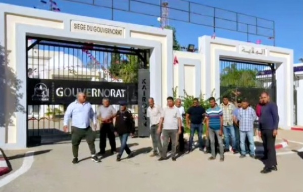 القيروان سواق اللواج يطالبون بالنظر في مطالبهم المهنية القيروان سواق اللواج يطالبون بالنظر في مطالبهم المهنية