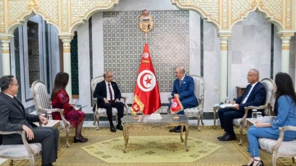 وزير الخارجية يتلقى نسخة من أوراق اعتماد سفير سريلانكا الجديد لدى تونس وزير الخارجية يتلقى نسخة من أوراق اعتماد سفير سريلانكا الجديد لدى تونس