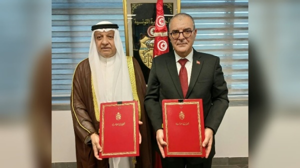 وزير الإقتصاد والمدير العام للصندوق العربي للانماء الاقتصادي والاجتماعي يوقعان على اتفاقيتي تمويل