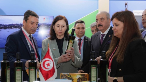 رئيسة الحكومة تزور جناح تونس في معرض موسكو رئيسة الحكومة تزور جناح تونس في معرض موسكو