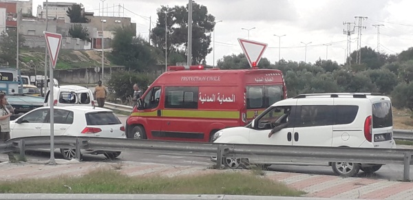 الطريق السريعة x20 انقلاب سيارة بسبب الإفراط في السرعة