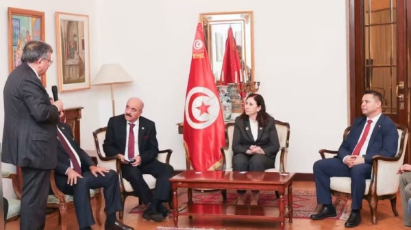 رئيسة الحكومة تلتقي أفراد الجالية التونسية بروسيا رئيسة الحكومة تلتقي أفراد الجالية التونسية بروسيا