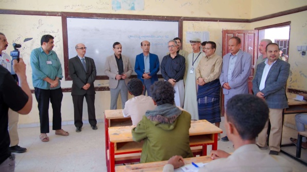 المحافظ بن الوزير يدشن اختبارات الثانوية العامة ويوجه بمنح دراسية مجانية للأوائل المحافظ بن الوزير يدشن اختبارات الثانوية العامة ويوجه بمنح دراسية مجانية للأوائل