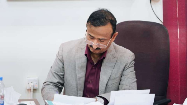 المحافظ بن الوزير يط لع على نتائج متابعة ملفات الشهداء والجرحى ويشيد بجهود فرع الهيئة بشبوة
